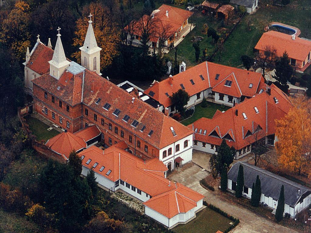 Martineum Felnottkepzo Akademia Hostel Szombathely Ngoại thất bức ảnh